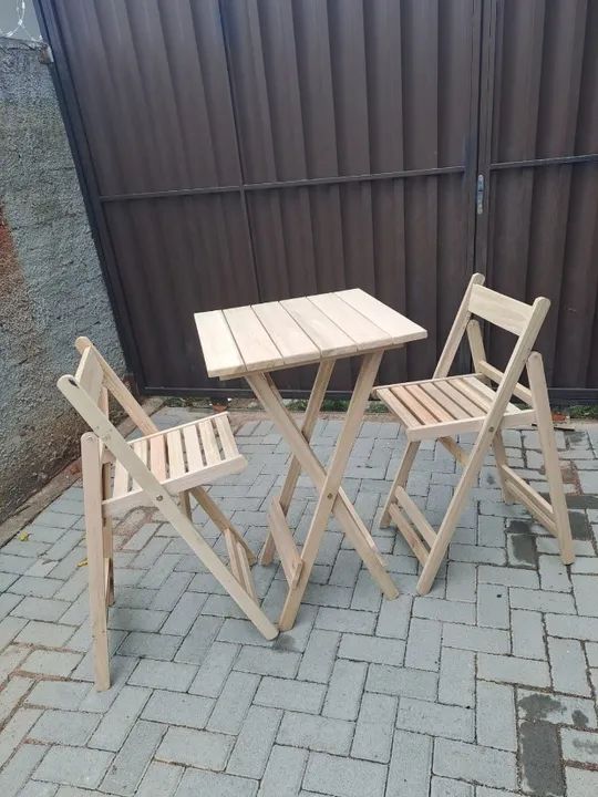 Conjunto de mesa Bistro de eucalipto com 2 Banquetas