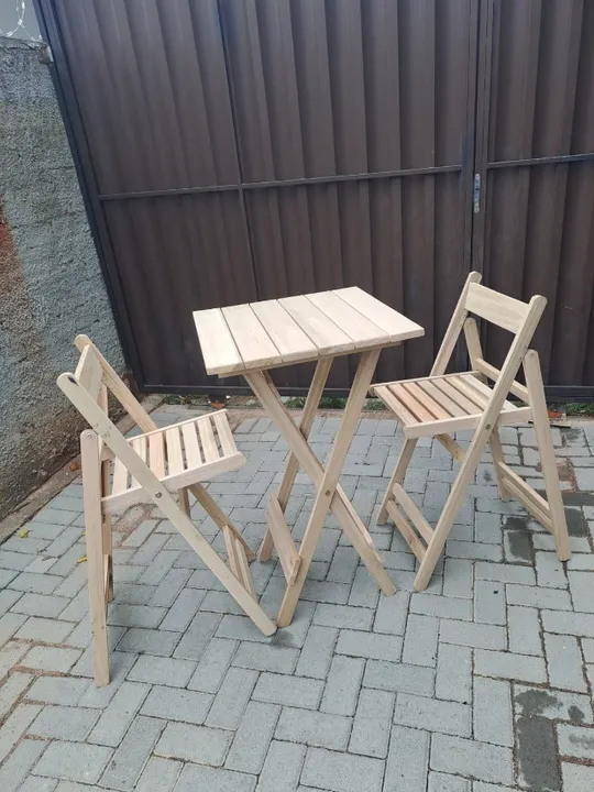 Conjunto de mesa Bistro de eucalipto com 2 Banquetas