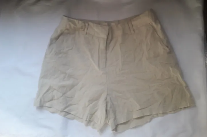 Short bege usado