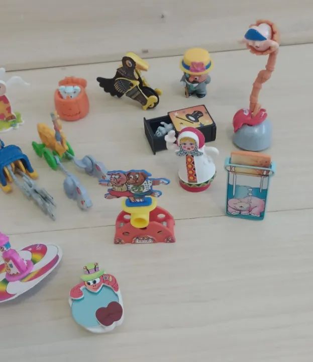 Lote com 21 miniaturas Kinder Ovo - Foto 3
