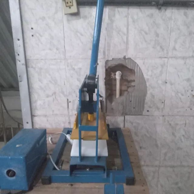 vendo prensa de  chinelo manual - Foto 3