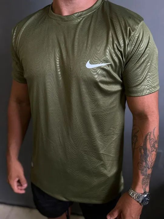 Camiseta Nike Verde Militar Drifit efeito 3D