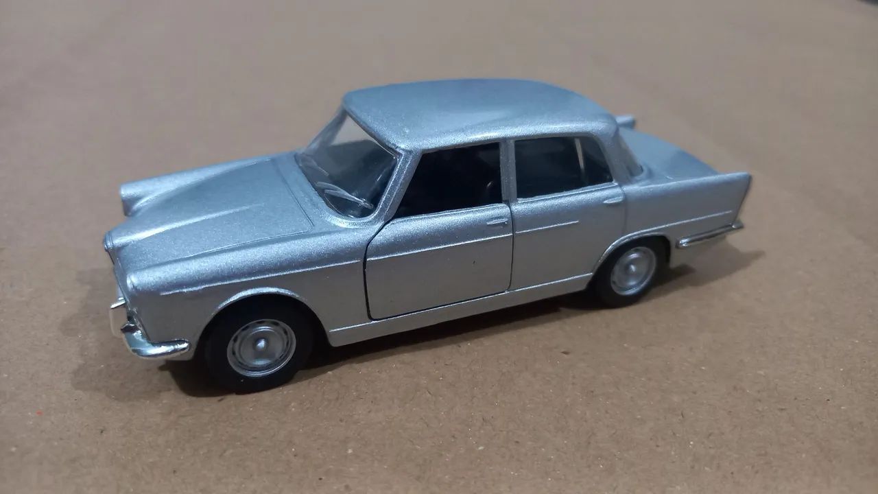 Miniatura Alfa Romeo    1:43