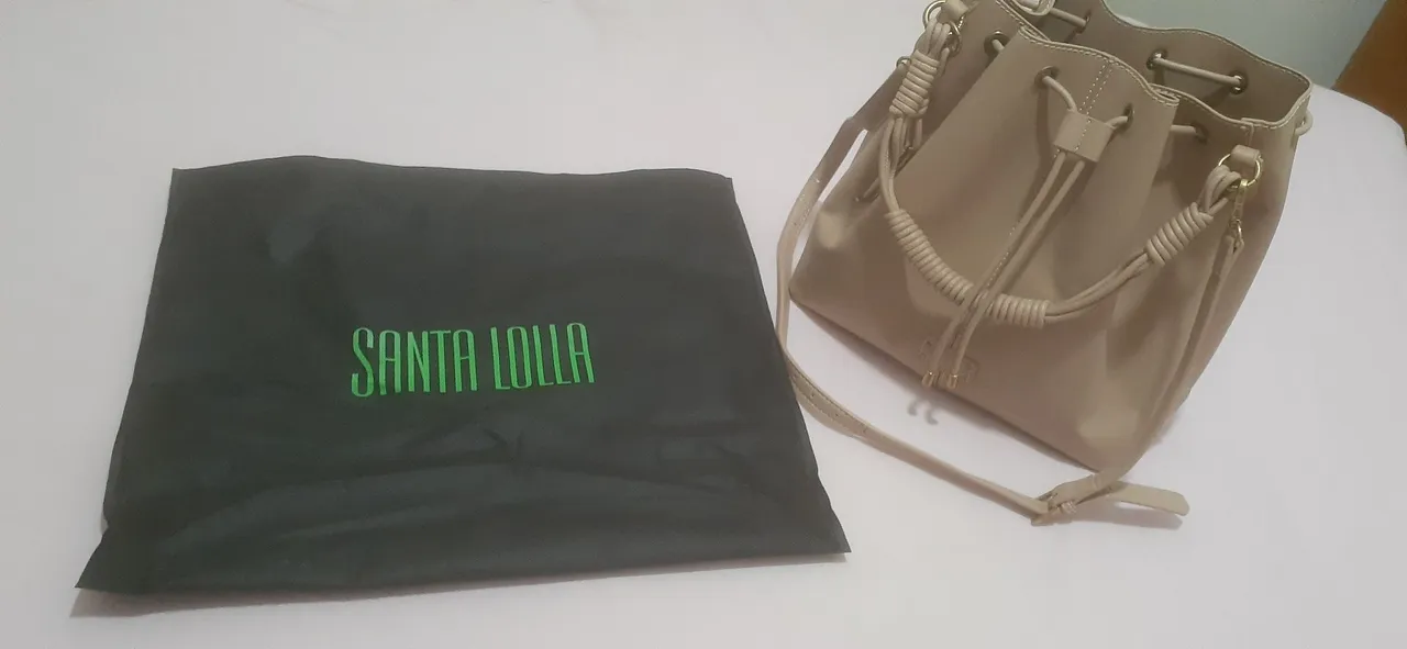 Bolsa Santa Lolla Bege com Alça de Ombro
