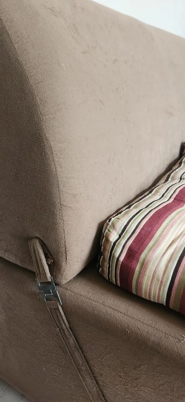 Sofá Cama 3 lugares com almofadas.65568166306435123