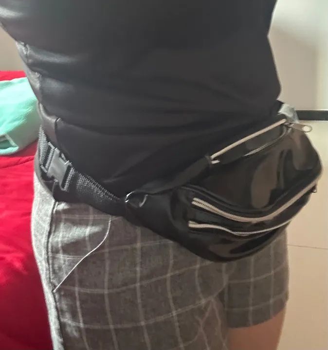 Bolsa de cintura feminina preta - Foto 2