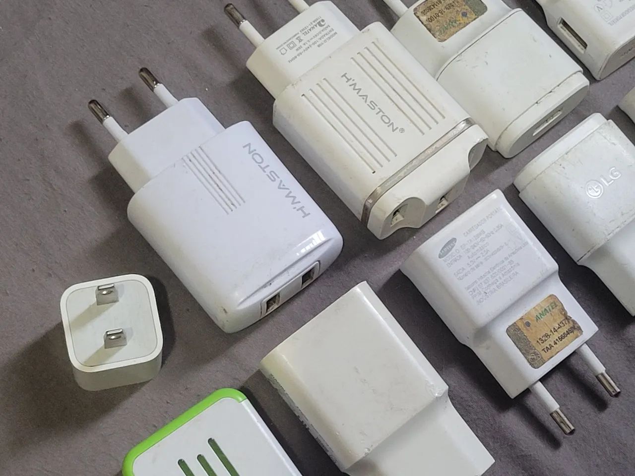 Carregadores de Celular - Diversos Modelos - Usados - Foto 2