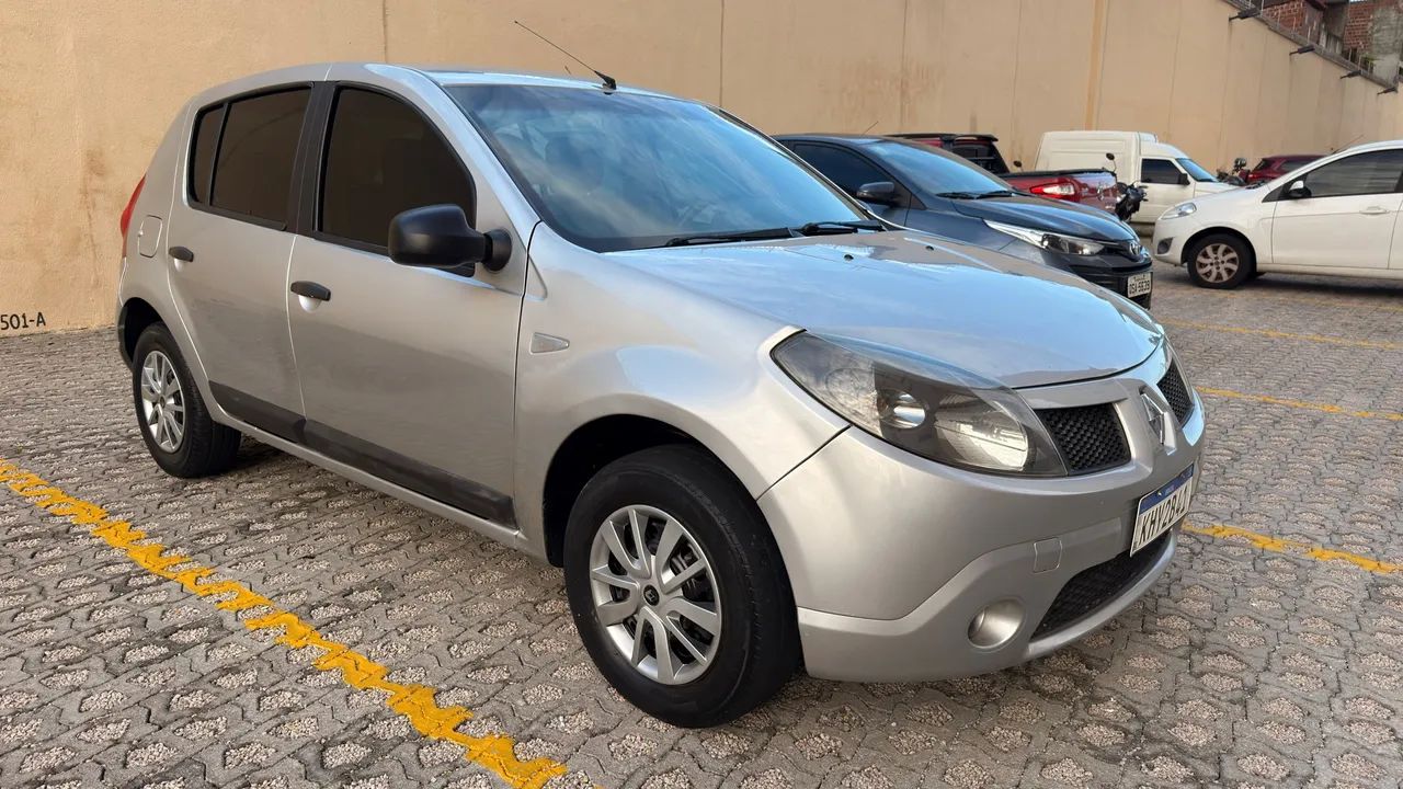 Sandero 1.0 completo R$ 23.990,00