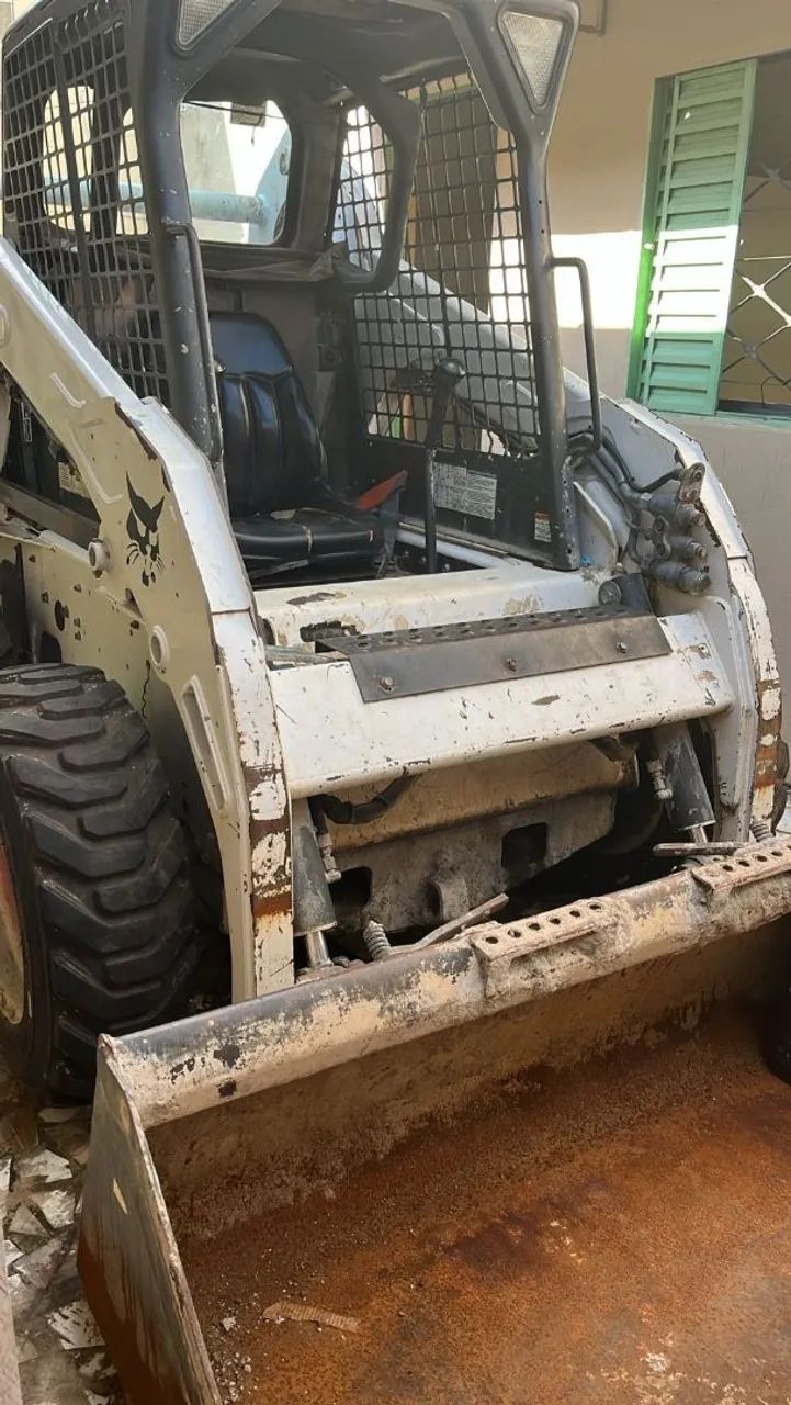 Vende-se ou aluga-se Bob Cat S185