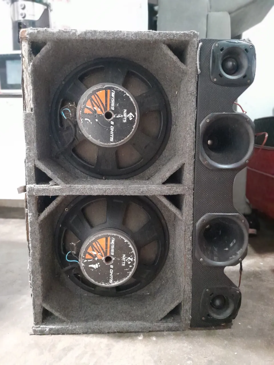 Caixa de Som Profissional com 2 Woofers de 12" e Drivers