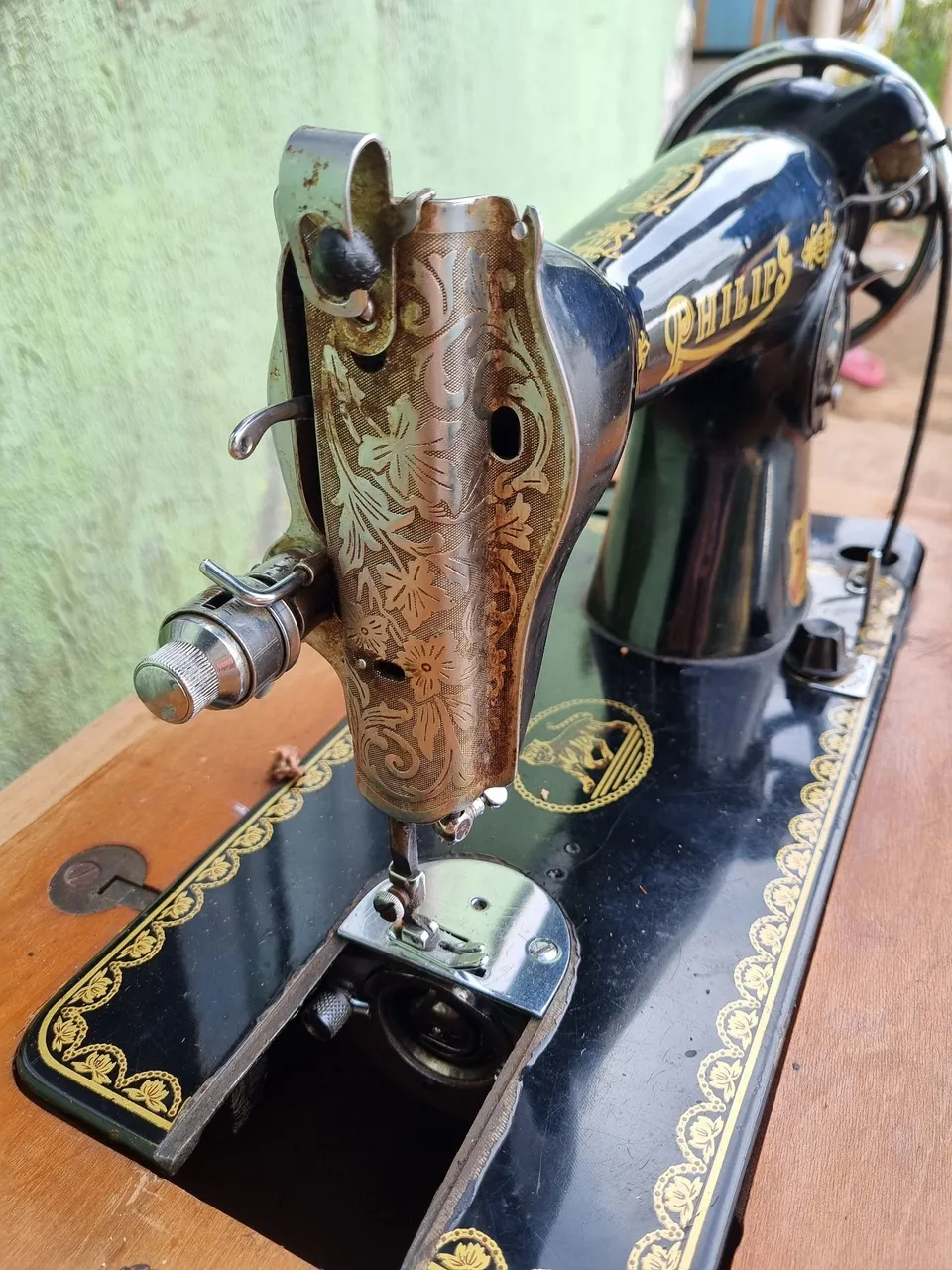 Máquina de Costura Antiga Philips
