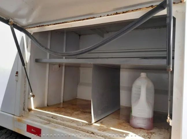 Caminhão MB2729 com comboio de lubrificação Gascom de 8 mil litros, 2013 - Foto 8