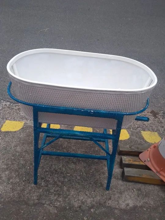Cesto  p bebê (. Semi novo )  feito em Vime.