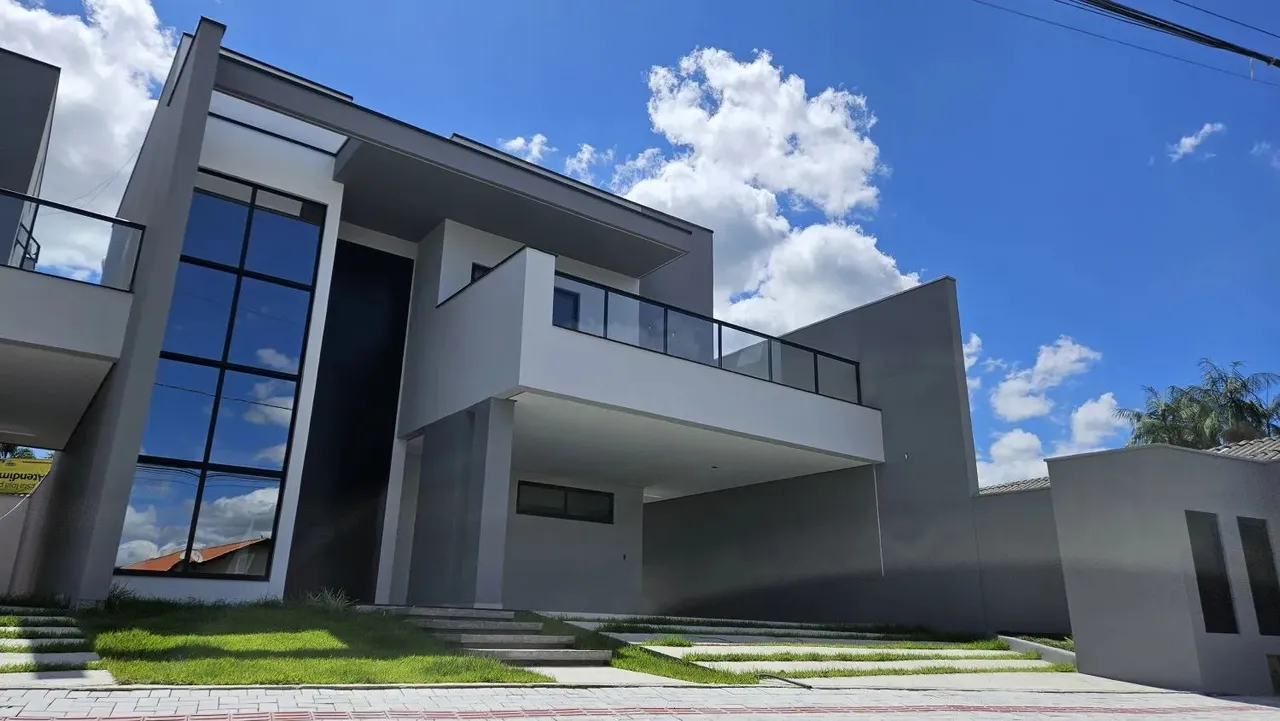 Sobrado com 3 suítes à venda com 241m² e 2 vagas no bairro Capitais, Timbó