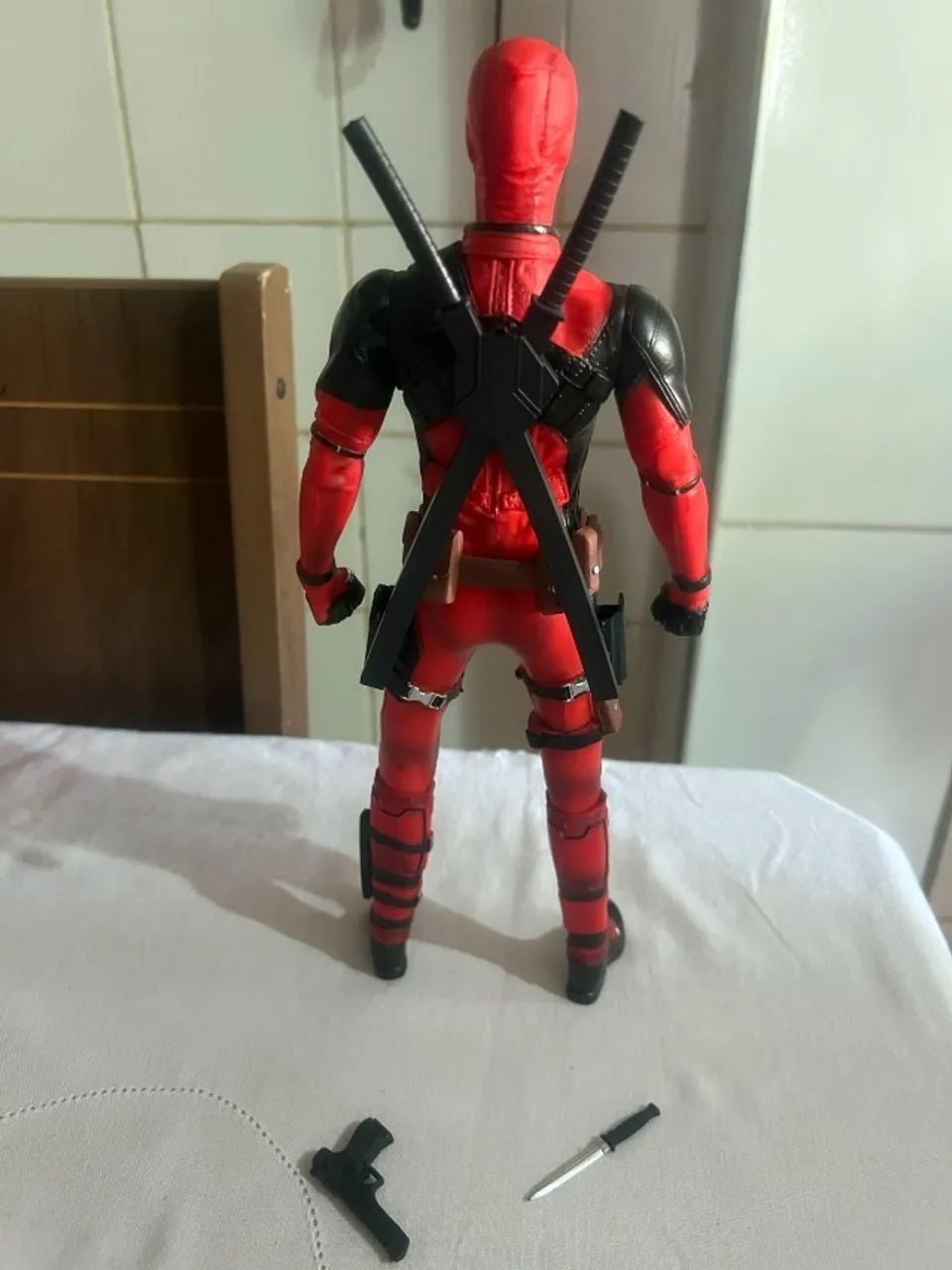 Figura Boneco Estátua Deadpool 1/6  30 cm Marvel - Foto 2