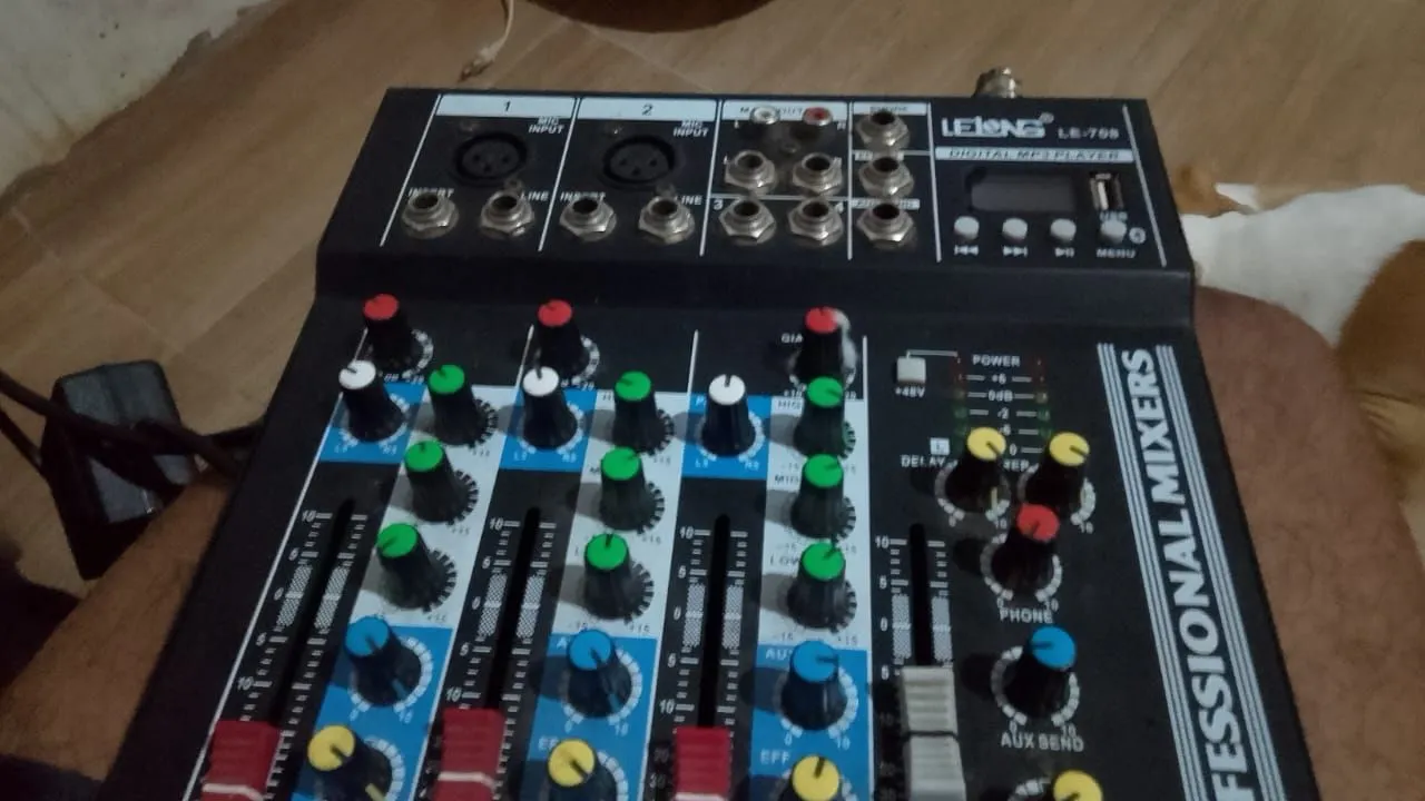 Mesa de Som Lelong LE-708