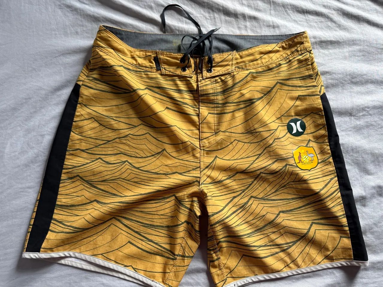 Bermuda Hurley Phantom World Cup 2018 Austrália (ORIGINAL) tam:42.
