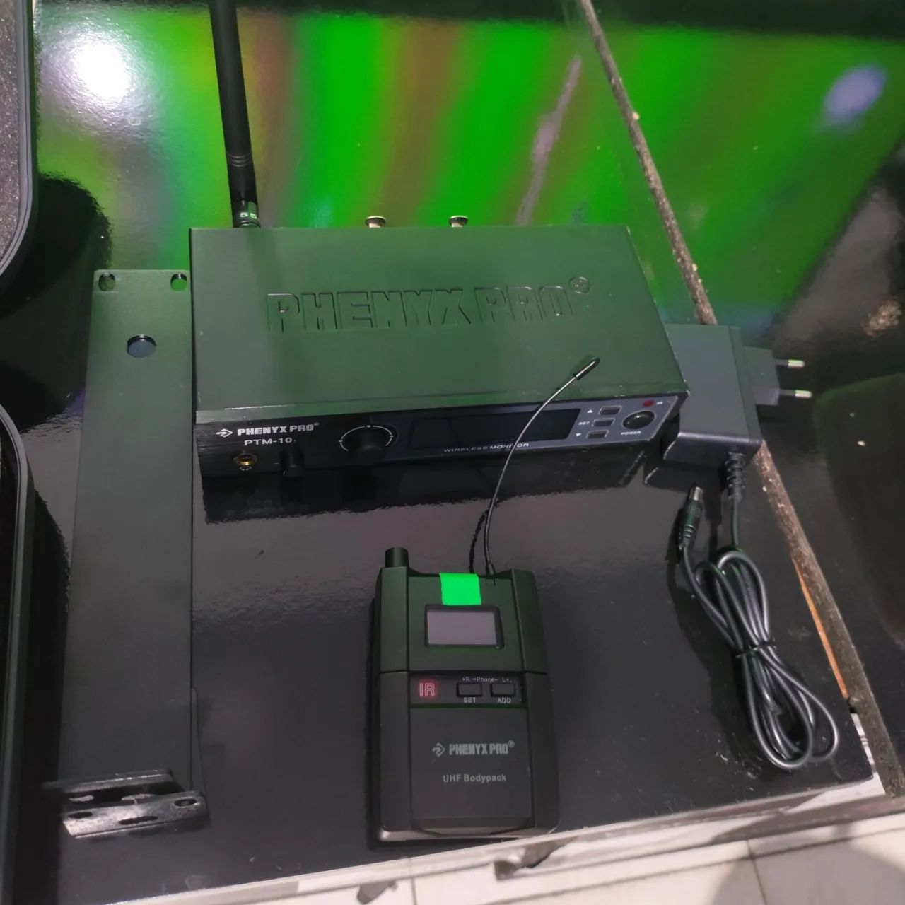 Kit monitor in-ear Sem Fio Phenyx Pro PTM-10