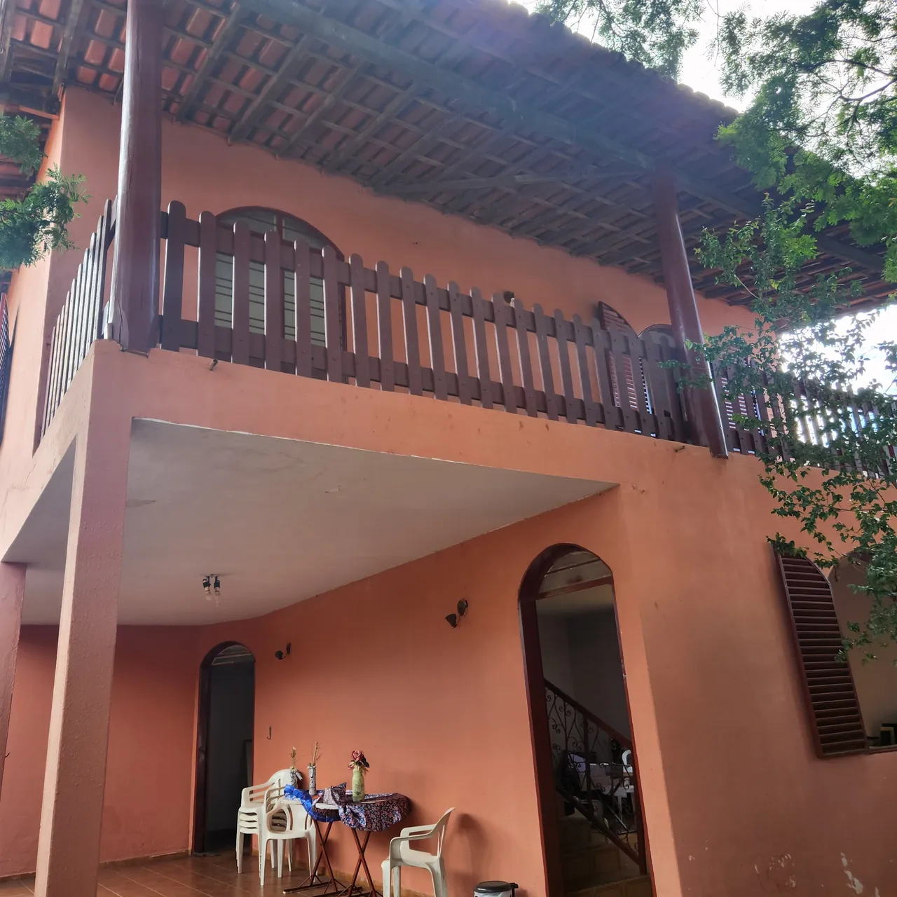 Vendo Sobrado localizado no Jardim América, esquina.com Avenida C-205 e próximo ao SEBRAE