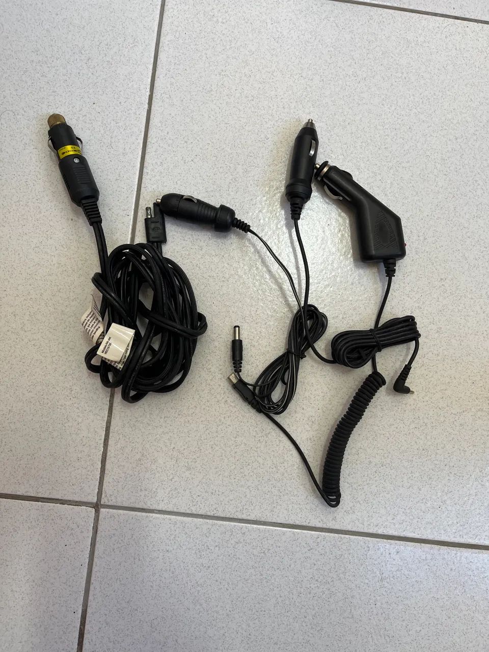 Lote com 4 carregadores veiculares