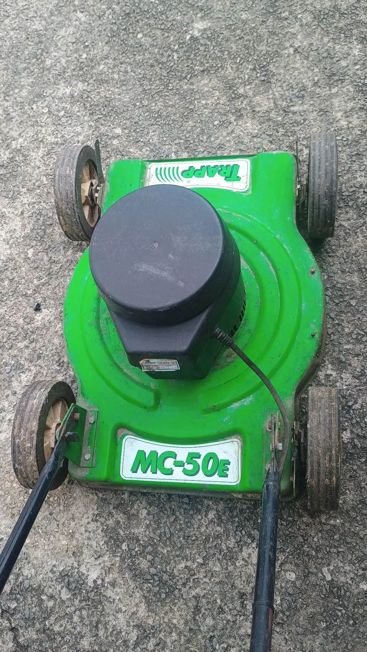 Vendo essa máquina de cortar grama