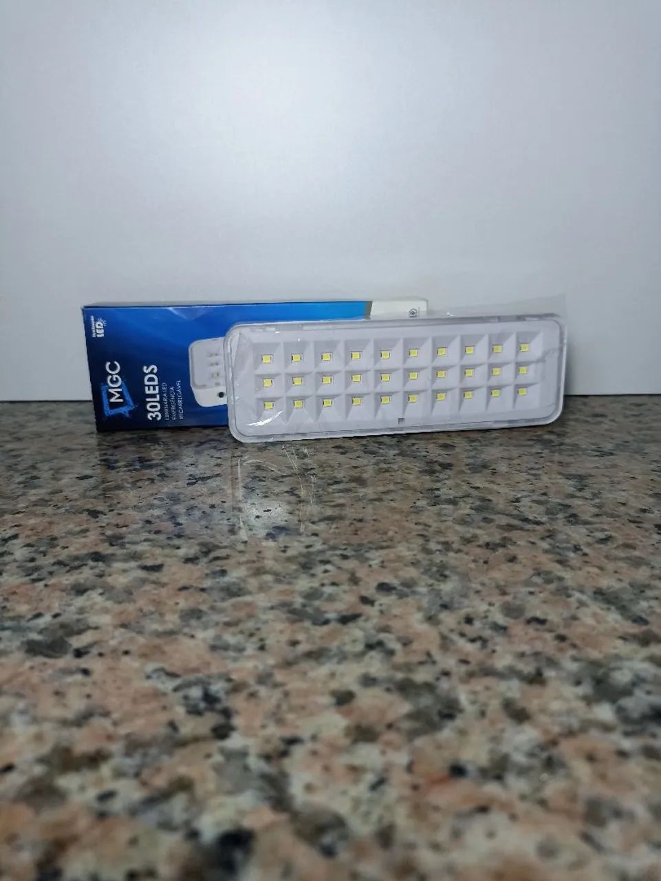 Luminária LED 30 LEDs Portátil Recarregável