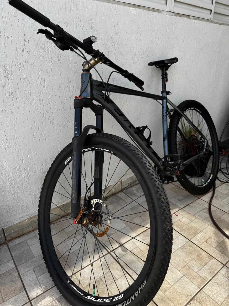 Bicicleta First aro 29 tubeless 