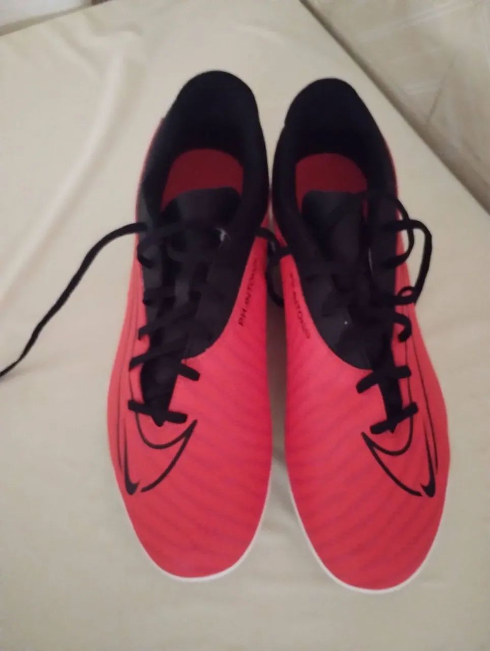 Chuteiras Nike Phantom GT Academy TF - Vermelhas - Foto 2