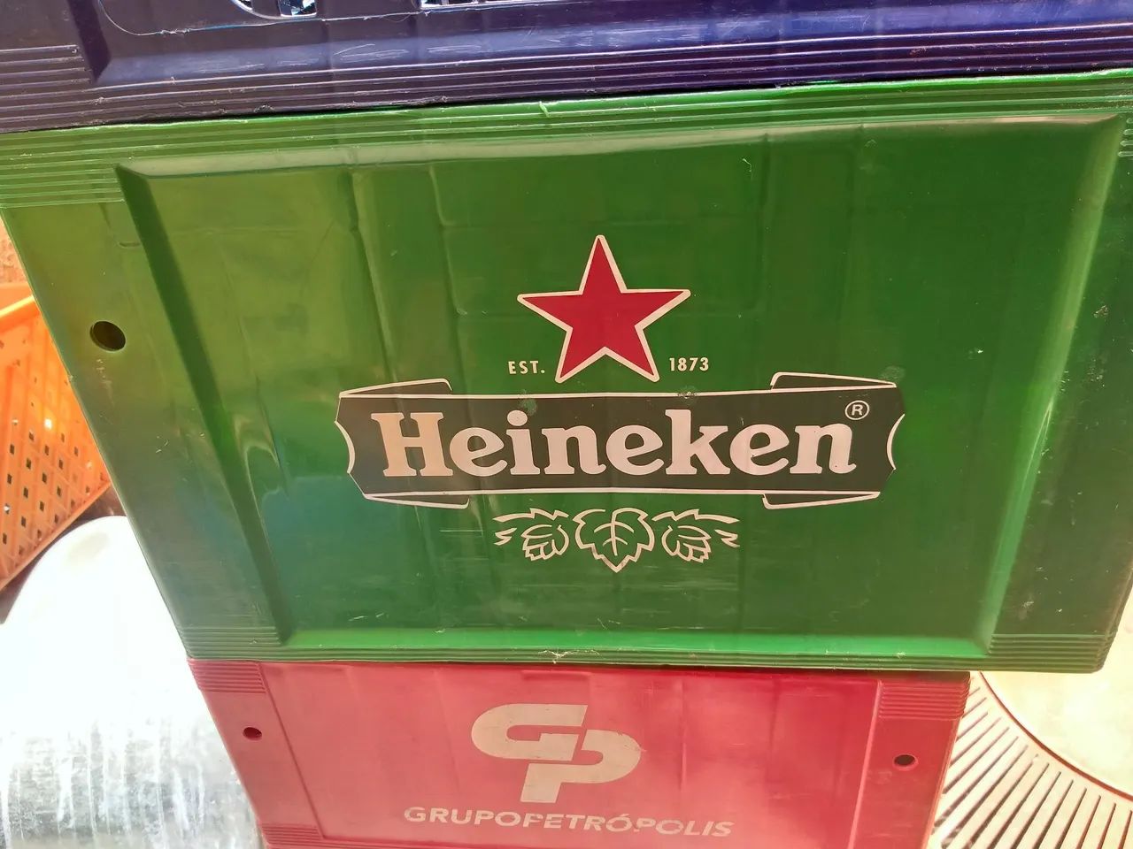 Vendo 2 cxs de Vasilhames Vazios de Heineken 600 ml