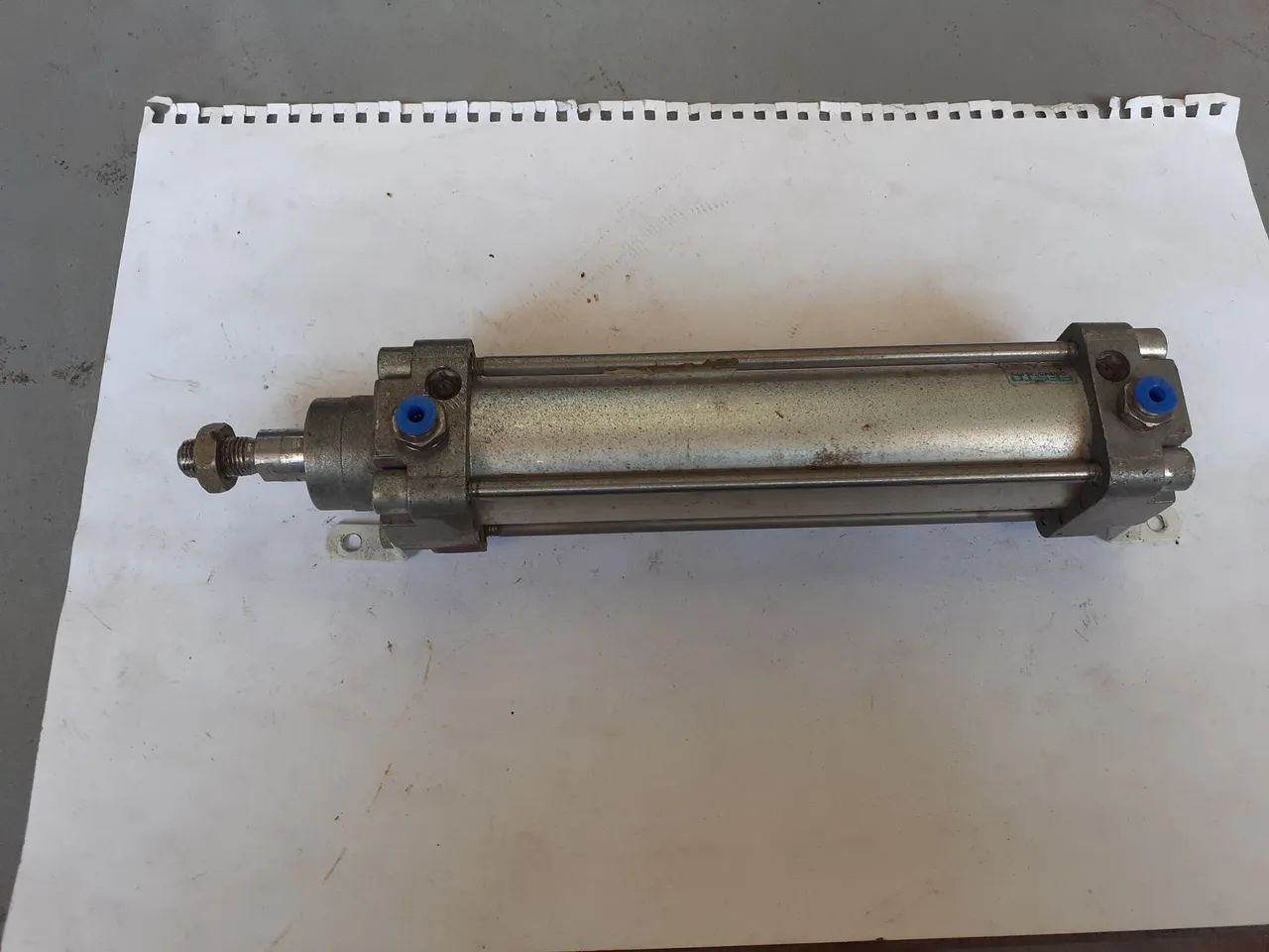 Pistão pneumático 130mm de curso excelente estado.  - Foto 3