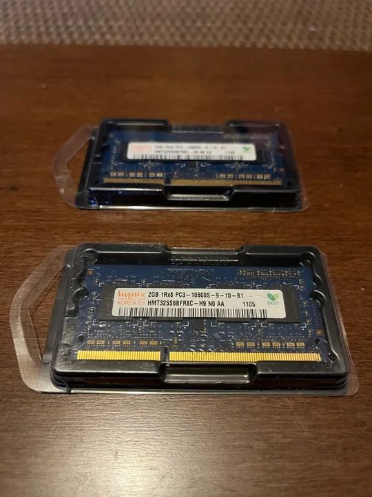 Par de Memória RAM 2GB (cada) Hynix DDR3