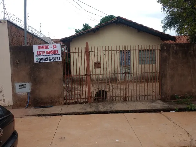 Vendo uma casa no residencial Oliveira com 2 quartos