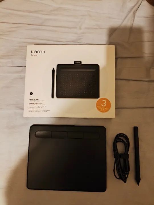 Mesa Digitalizadora Wacom Intuos CTL4100 + Luva de desenho