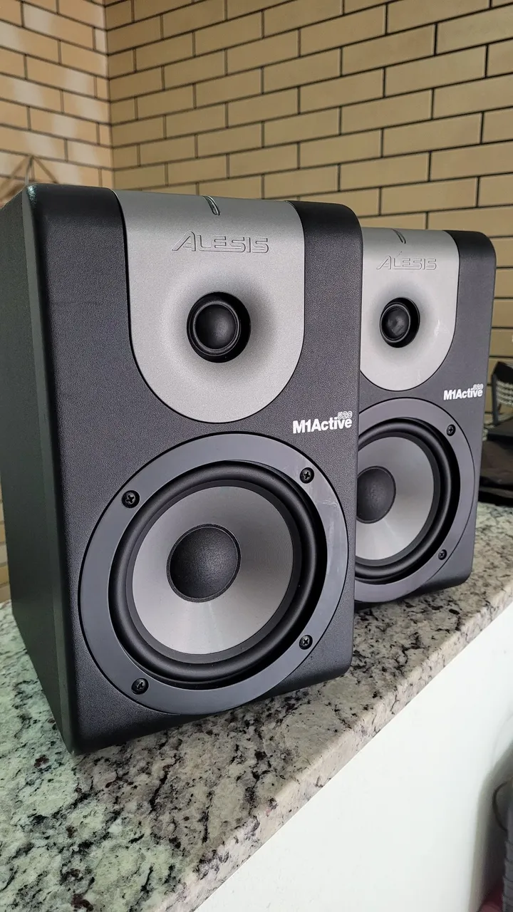 Par de Caixas Acústicas Alesis M1Active 520