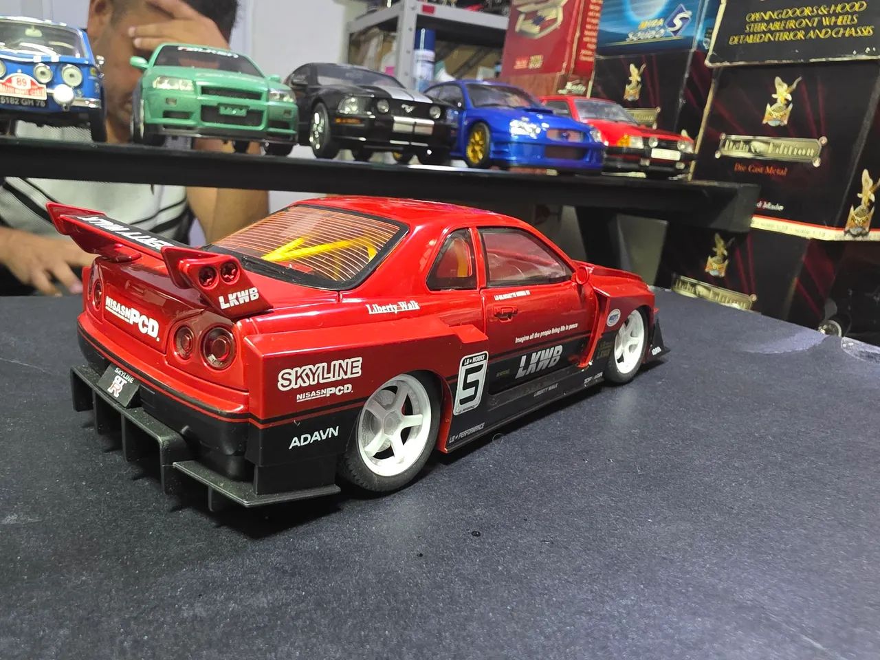 Miniatura 1:24 nissan skyline r34 liberty walk abre tudo - Hobbies