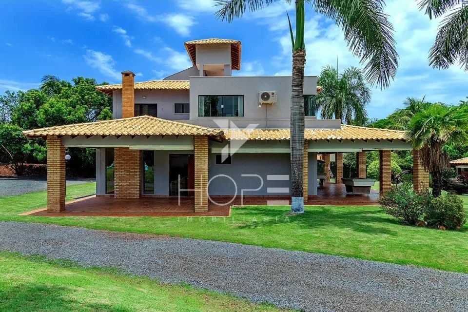 CASA DE CAMPO DE ALTO PADRÃO AS MARGENS DA REPRESA CAPIVARA