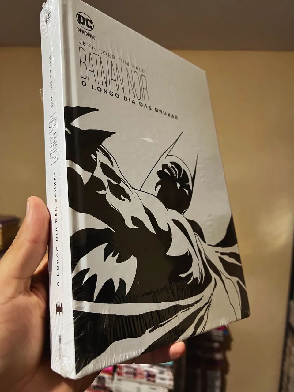 Batman noir o longo dia das bruxas edição lacrada  - Foto 2