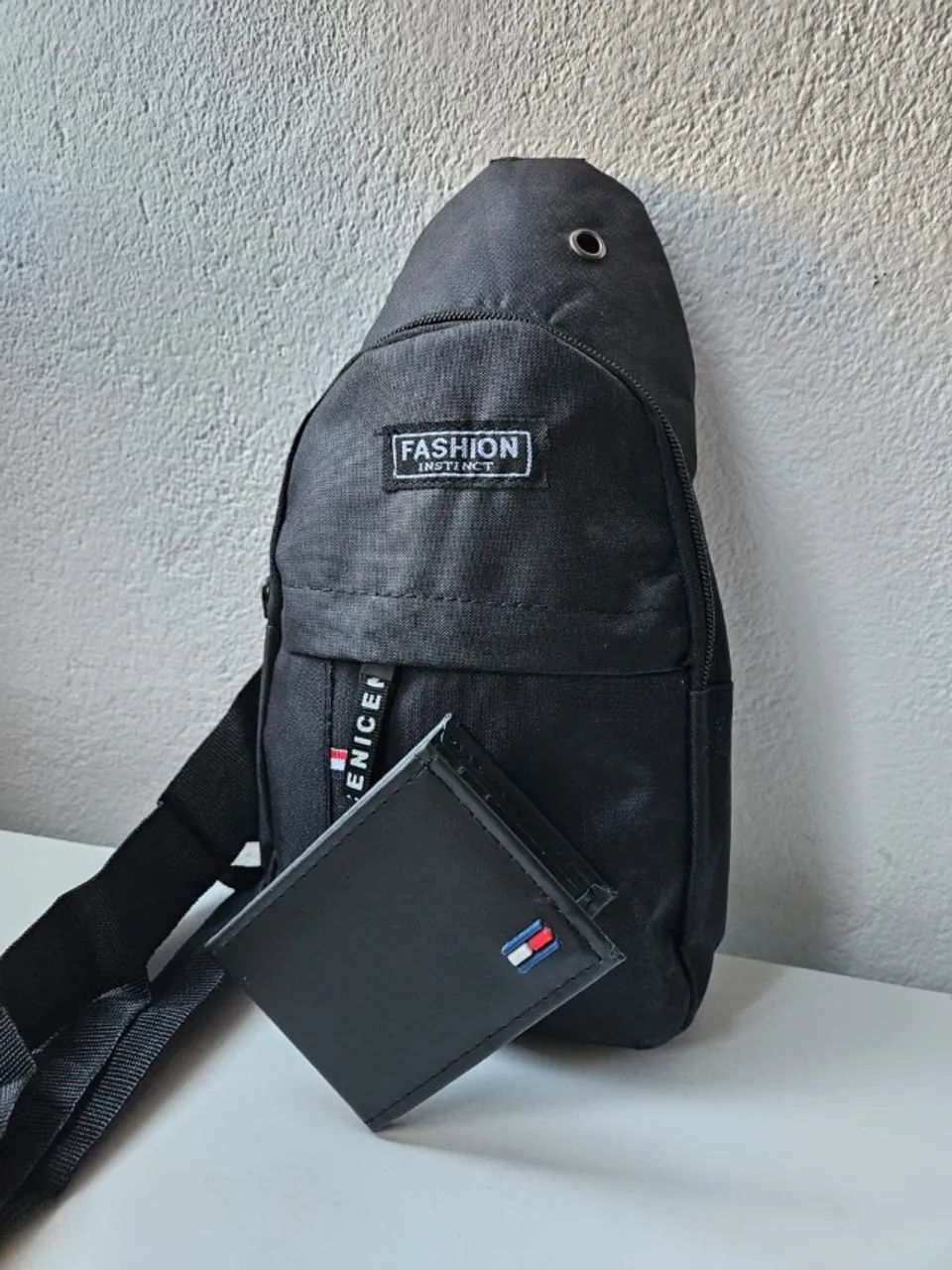 Mochila de Ombro Preta e carteira masculina - Foto 2