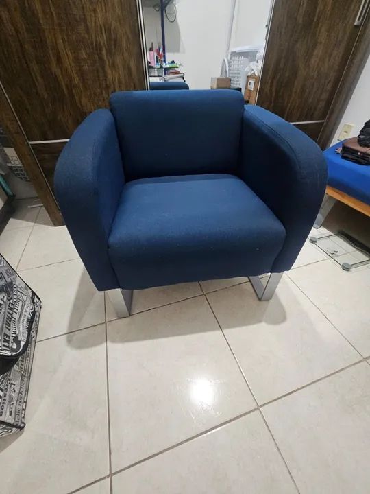 Poltrona Sofá Azul com Base em Aço escritório  - Foto 2