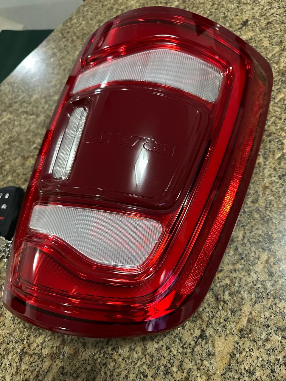 Lanterna traseira direita ram 2500 ou 3500 2019 a 2024 - Foto 3