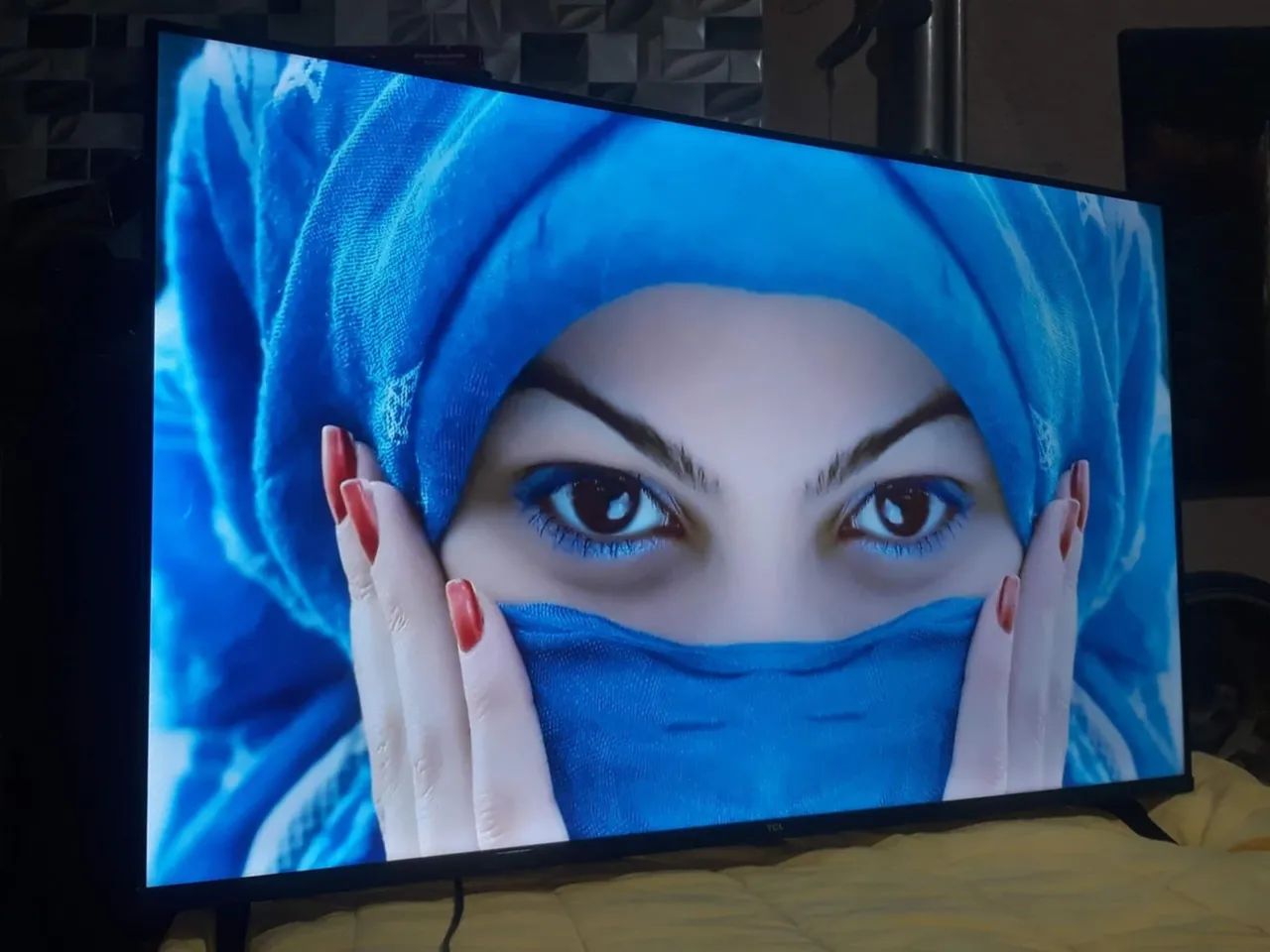 tv 43 smart android comando voz pé controle sem detalhes todos apps entrego * - Foto 2