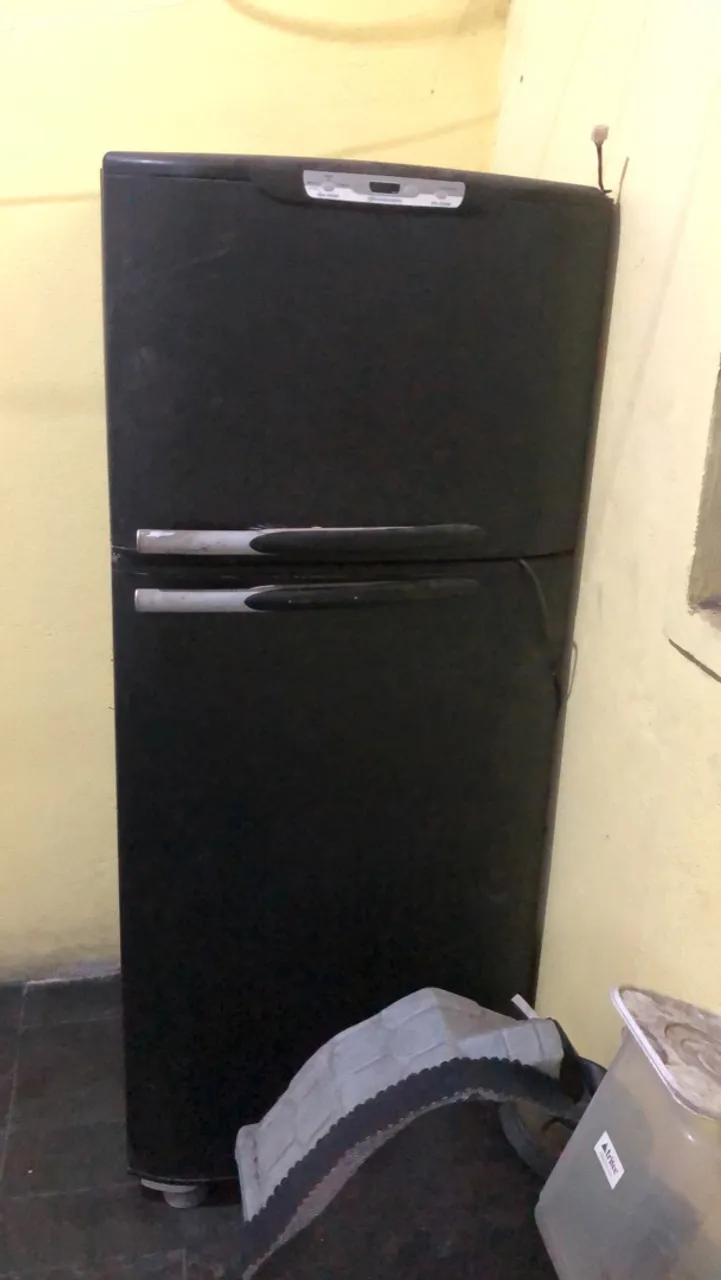 Geladeira Frost Free Preta