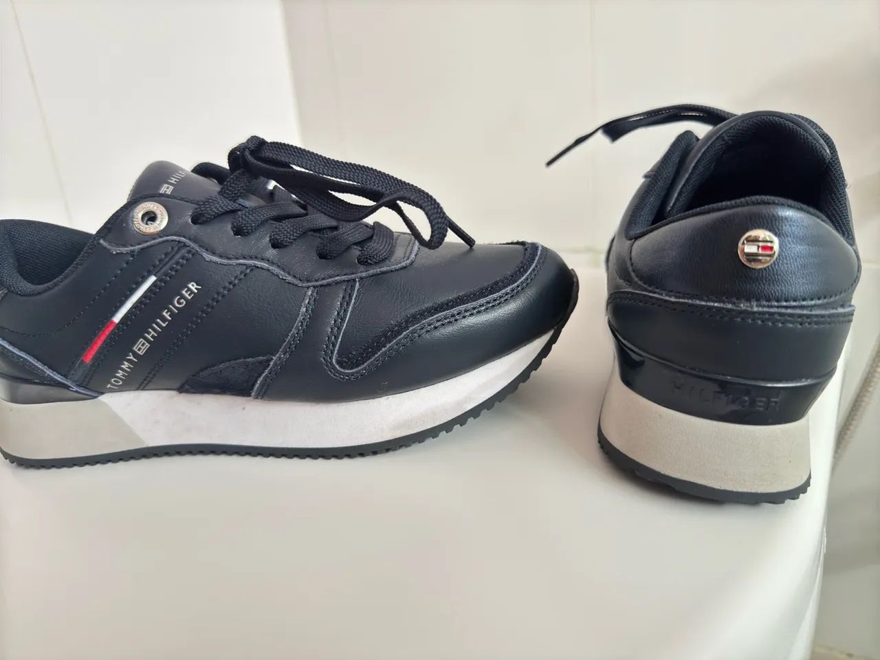 Tênis Tommy Hilfiger original de couro 