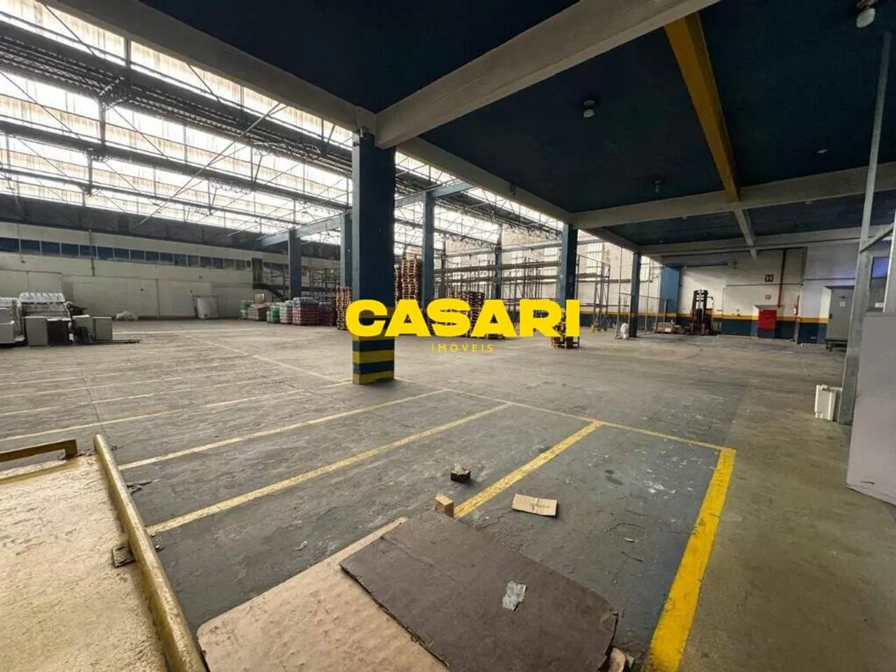 Galpão à Venda com Prédio Comercial e Estacionamento no Taboão - 3.890m² - São Bernardo do - Foto 4