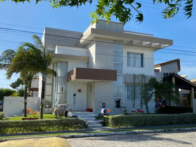 Casa em Cond. Fechado , possui 580m², 4 suítes