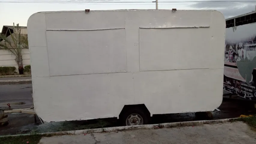 Trailer ESPAÇOSO VENDO E ALUGO.