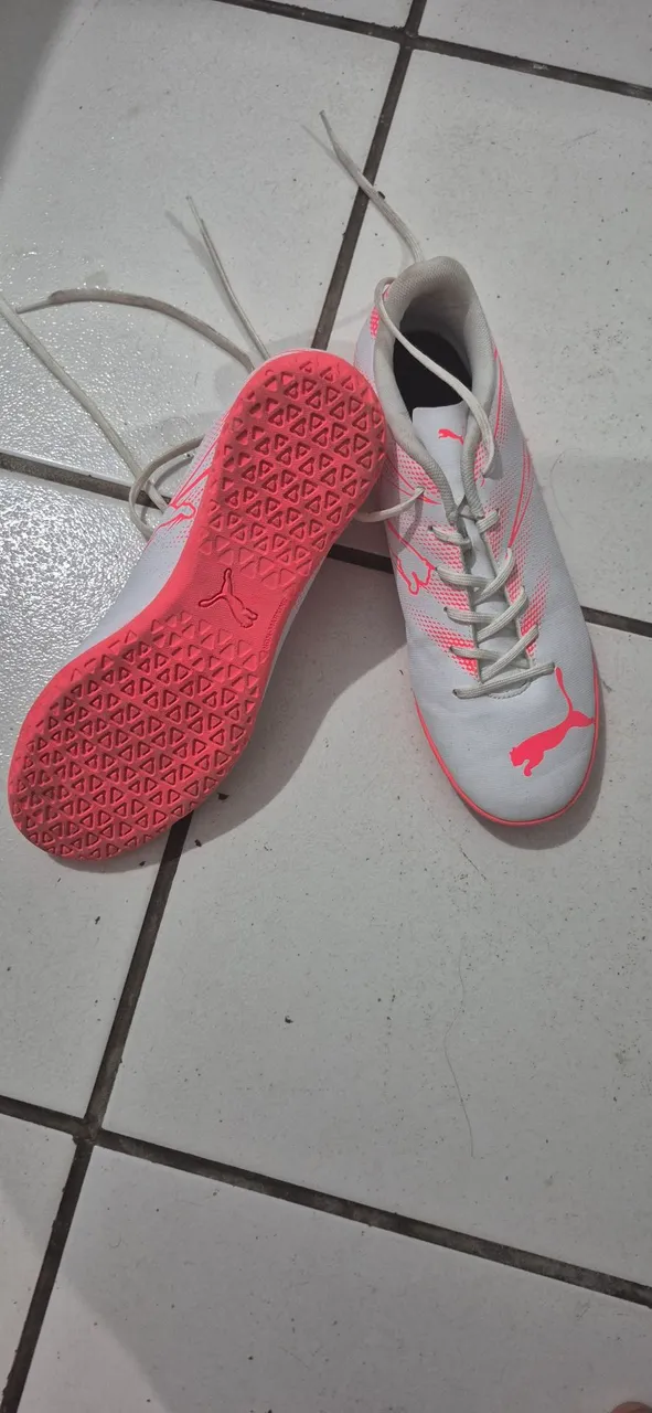 Tênis Puma branco e rosa