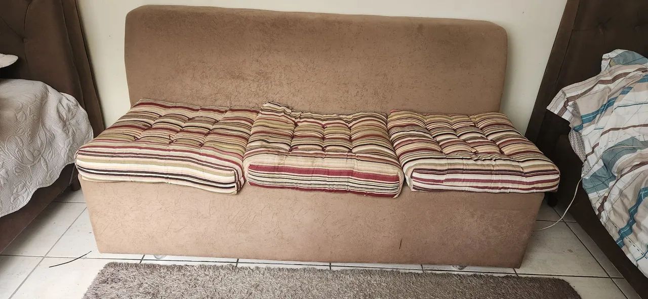 Sofá Cama 3 lugares com almofadas.65568166306435120