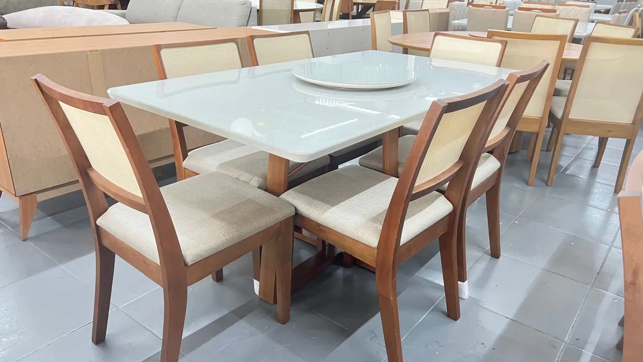 Mesa de Jantar madeira e acabamento laca Cadeiras - Foto 5