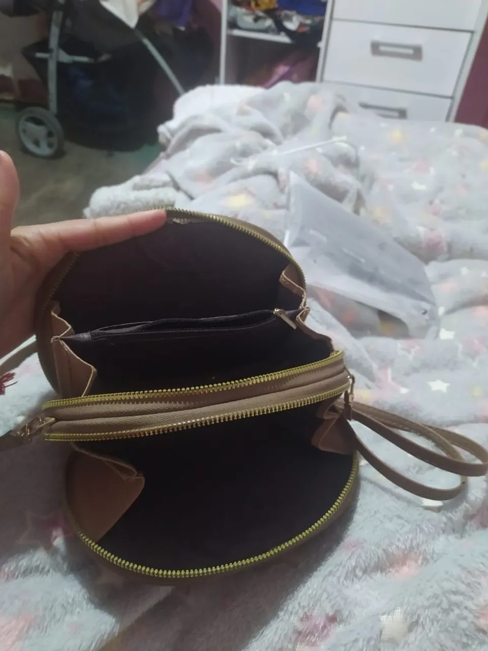 Bolsa redonda com design moderno e elegante